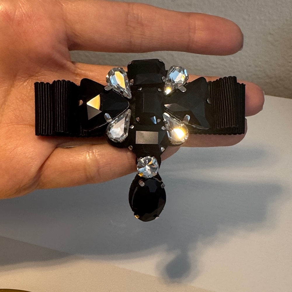 Black Crystal Embellished Women’s Brooches